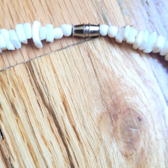 New! Gorgeous Neutral Shell Necklace, Great Gift! - Picture 3 of 5